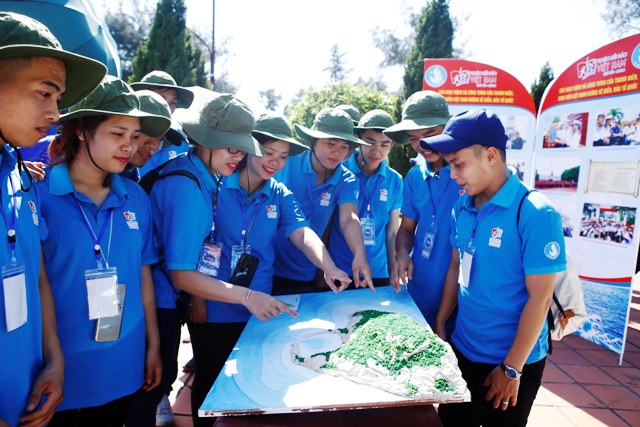 ការតាំងពិព័រណ៌រូបភាព៖”យុវវ័យដើម្បីសមុទ្រ កោះមាតុប្រទេស”